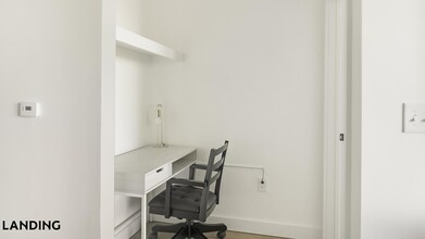 1007 S Mint St, Unit 814 in Charlotte, NC - Building Photo - Building Photo