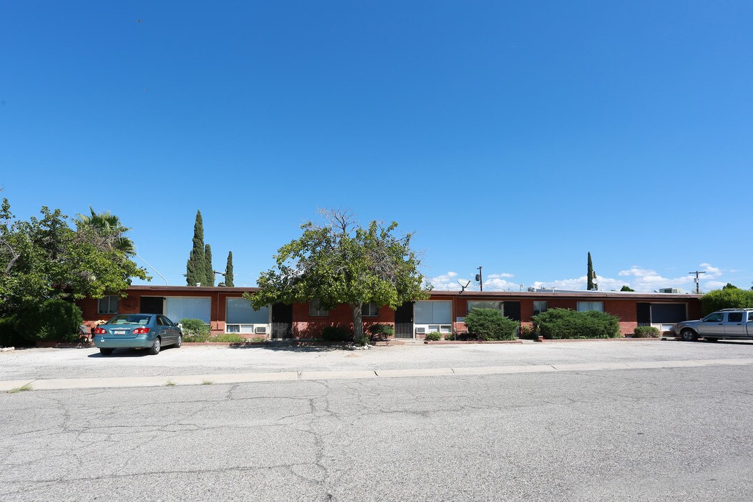 Craig Apartments in Tucson, AZ - Building Photo