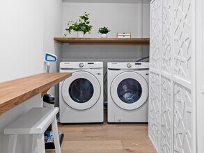 566 Dorchester Ave in Boston, MA - Foto de edificio - Building Photo