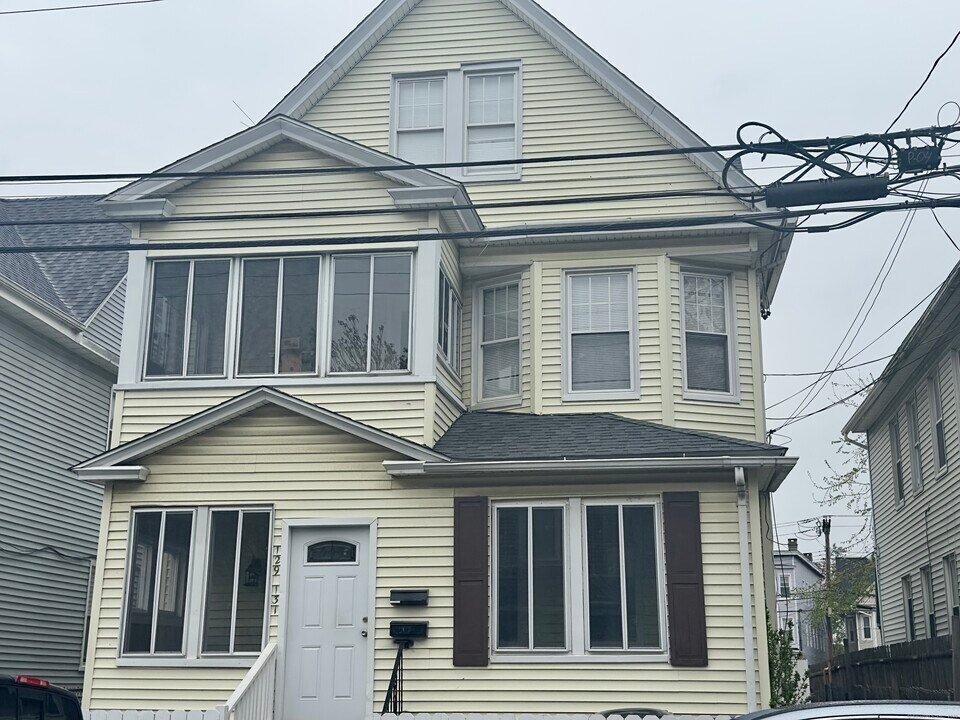 129 Clifford St in Bridgeport, CT - Building Photo