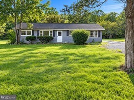 8614 Linton Hall Rd in Linton Hall, VA - Building Photo