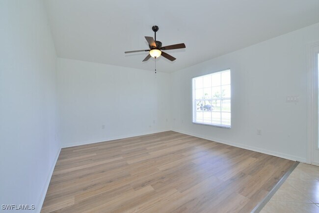 343 NE 10th St in Cape Coral, FL - Foto de edificio - Building Photo