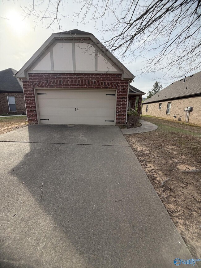 property at 2817 Oxmoor Glen Dr