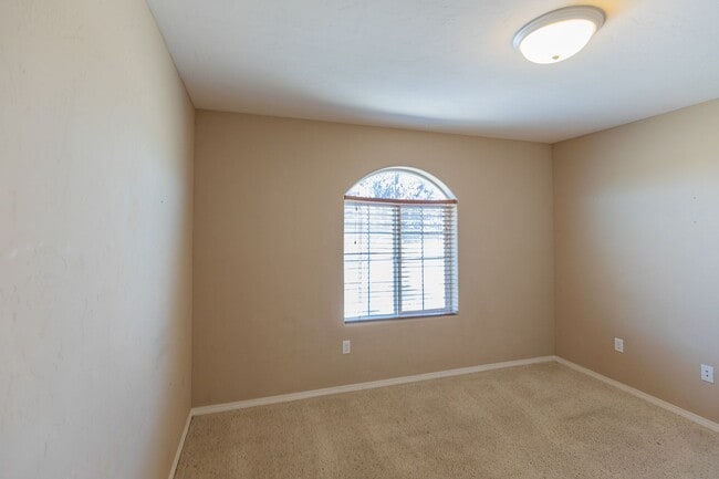 1491 Tierra Royas in Alamogordo, NM - Building Photo - Building Photo
