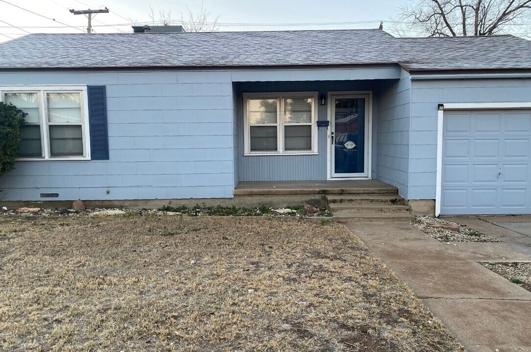 907 W 26th St in Odessa, TX - Building Photo