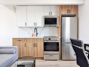 485 Tompkins Ave in Brooklyn, NY - Foto de edificio - Building Photo