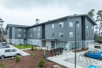 Shore Pines Apartments in Florence, OR - Building Photo - Primary Photo