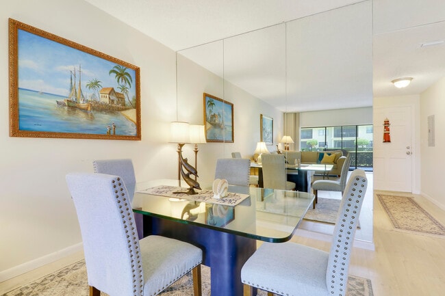 275 S Beach Rd in Tequesta, FL - Foto de edificio - Building Photo