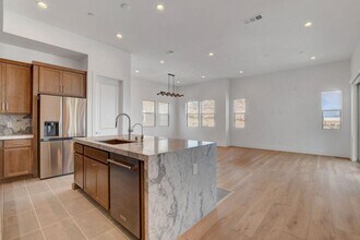 670 Grey Saker St in Las Vegas, NV - Building Photo - Building Photo