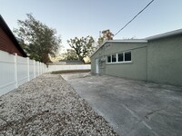 4011 Nelson Ave, Unit A in Sarasota, FL - Foto de edificio - Building Photo