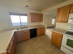 12729 W Ventura St in El Mirage, AZ - Foto de edificio - Building Photo