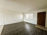 6553 Bourbon Way in Las Vegas, NV - Building Photo - Building Photo