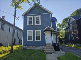 112 Helen St in Syracuse, NY - Building Photo