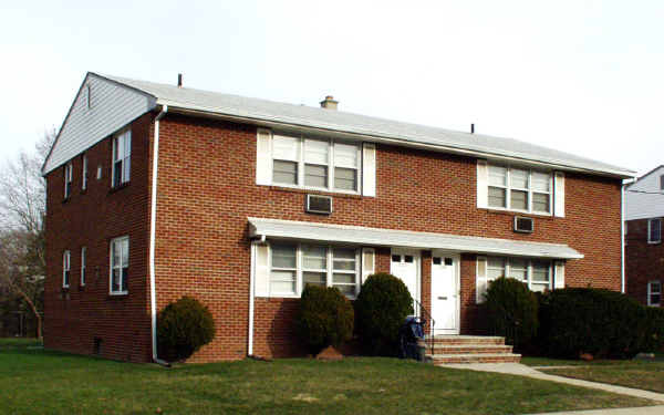 322-330 Connecticut Ave in Hamilton, NJ - Building Photo