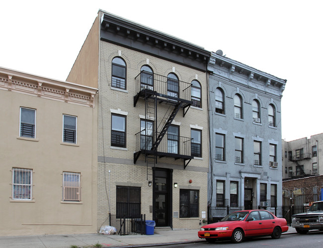 215 Buffalo Ave in Brooklyn, NY - Building Photo - Building Photo