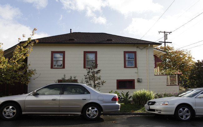 556 Liberty St in El Cerrito, CA - Foto de edificio - Building Photo