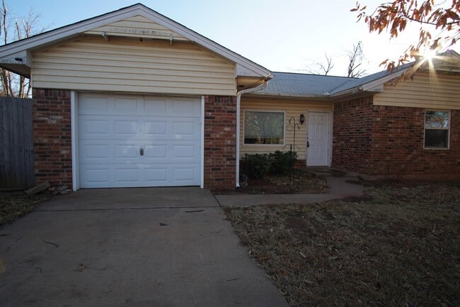 3108 Gwendolyn Ln in Edmond, OK - Building Photo - Building Photo