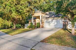 15885 Bainebridge Dr in Jacksonville, FL - Building Photo