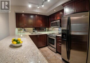 900 Mt Pleasant Rd in Toronto, ON - Building Photo - Building Photo