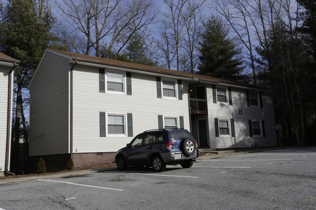 Weston Ridge in Arden, NC - Building Photo