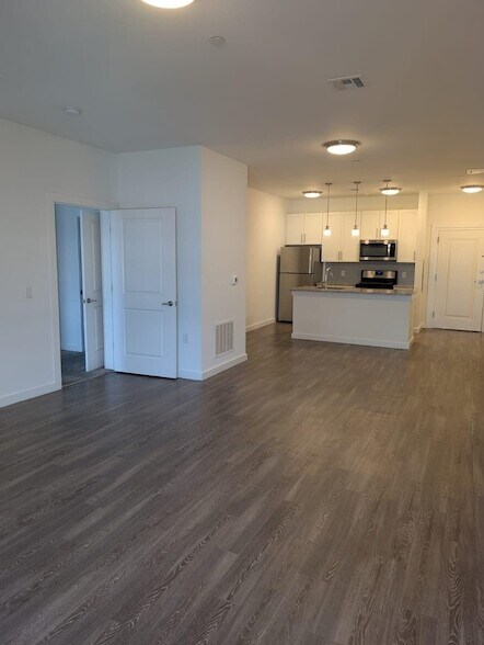 687 Ocean Ave in Jersey City, NJ - Building Photo