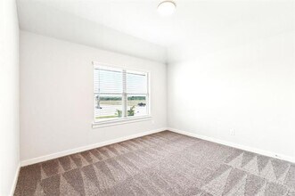 326 Rockstream Dr in Lavon, TX - Building Photo - Building Photo
