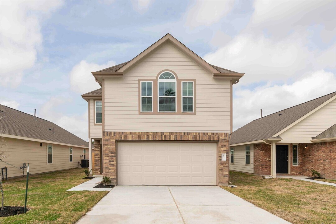 25246 Sanitas Valley Dr in Porter, TX - Building Photo