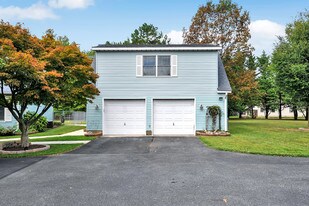 1049 Yoder Dr in Hartly, DE - Building Photo