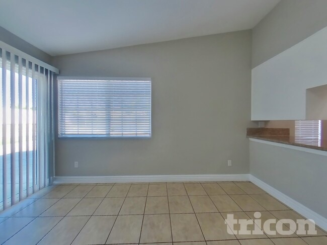 14353 Victor Dr, Unit 00-2308 in Moreno Valley, CA - Building Photo - Building Photo