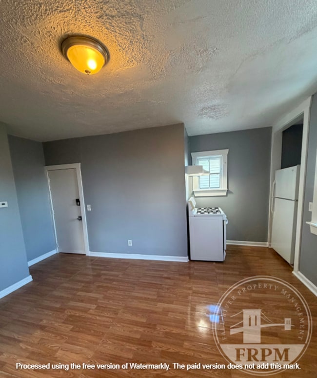 1272 Pleasant St in New Bedford, MA - Foto de edificio - Building Photo