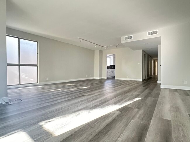 244 N Almont Dr, Unit 3bd 3bath in Beverly Hills, CA - Foto de edificio - Building Photo