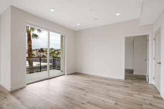 3308 Mentone Ave in Los Angeles, CA - Building Photo - Building Photo