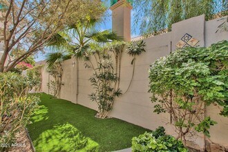 1138 E Amberwood Dr in Phoenix, AZ - Foto de edificio - Building Photo