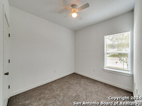 1503 E Southcross in San Antonio, TX - Building Photo - Building Photo