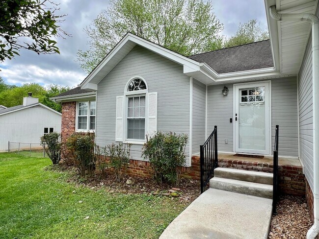 5648 Tucker Rd in Collegedale, TN - Building Photo - Building Photo