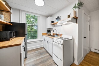 242 Mccormick Pl in Cincinnati, OH - Building Photo - Building Photo
