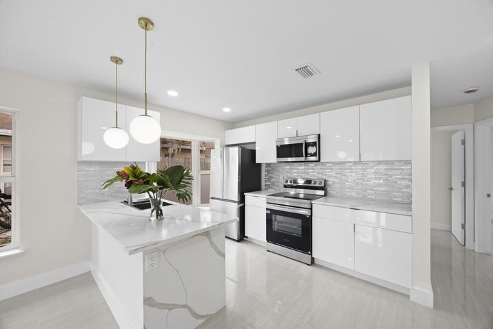 5664 Boynton Cres in Boynton Beach, FL - Foto de edificio