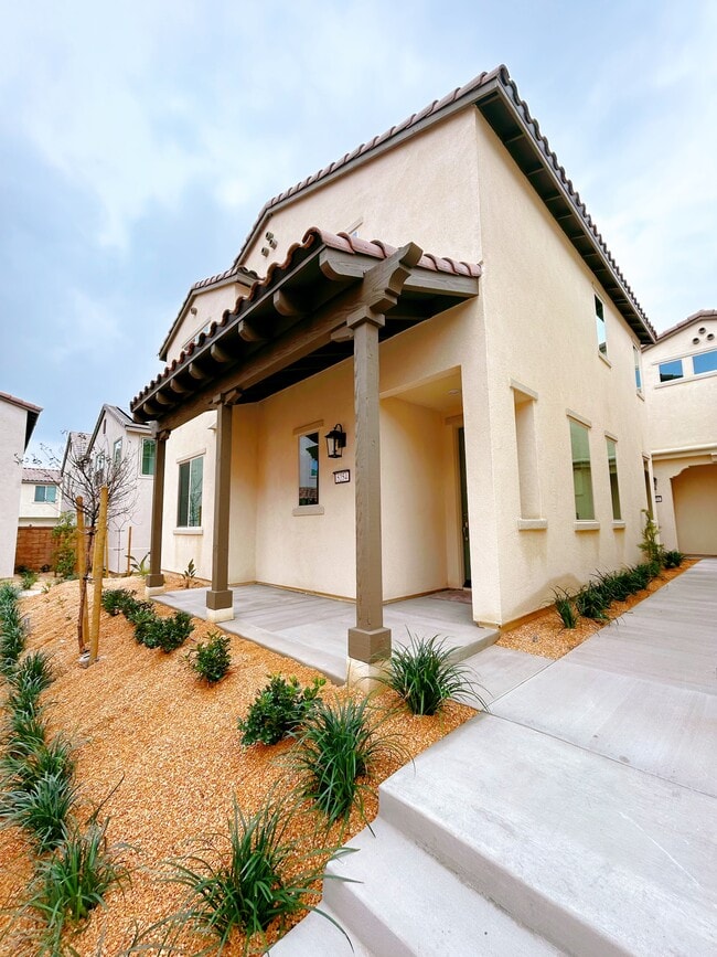 5254 Wildflower Ln in Fontana, CA - Building Photo - Building Photo