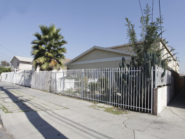 6438 Troost Ave in North Hollywood, CA - Building Photo - Building Photo