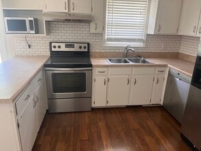 8608 Stonegate Dr in Raleigh, NC - Building Photo - Building Photo