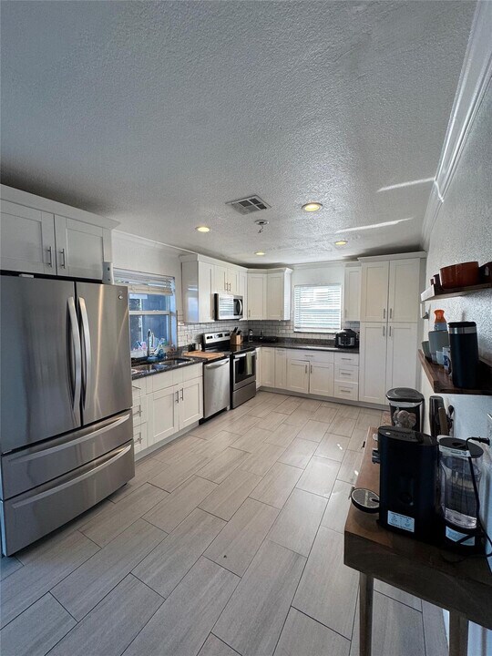 2132 SW 12th Ct in Delray Beach, FL - Building Photo