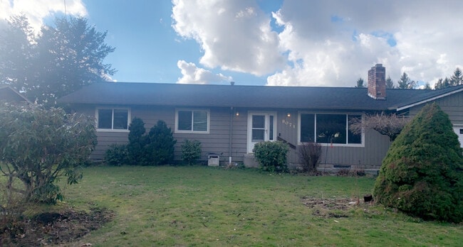 8071 Emery Rd in Lynden, WA - Building Photo - Building Photo