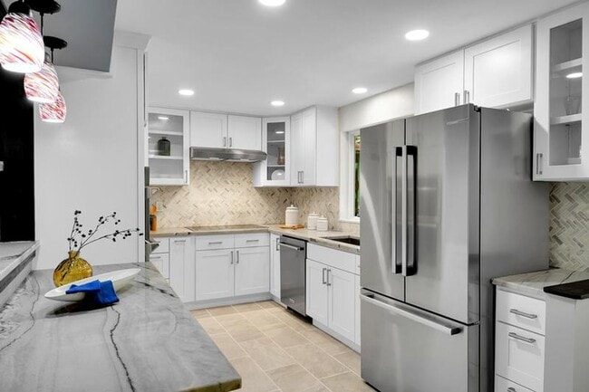 3730 NE 194th St in Lake Forest Park, WA - Building Photo - Building Photo