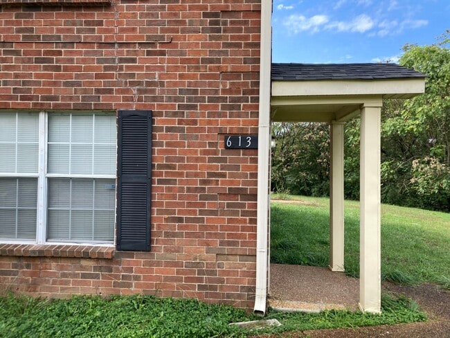 613 Castlegate Dr in Nashville, TN - Building Photo - Building Photo
