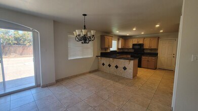 4402 Sun Devils Ave in Bakersfield, CA - Building Photo - Building Photo