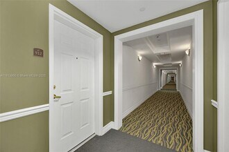 4100 Salzedo St in Coral Gables, FL - Building Photo - Building Photo