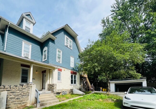 property at 121 Walnut Ave