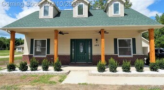 485 Upland Ave in Pontiac, MI - Building Photo