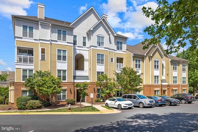 property at 2102 Highcourt Ln