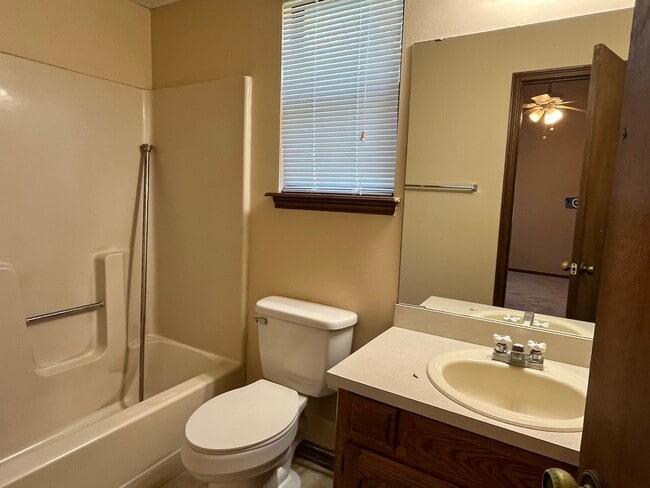 1217 Del Norte Dr in Edmond, OK - Building Photo - Building Photo
